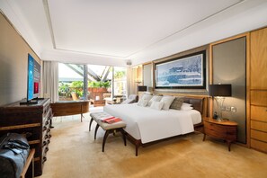Deluxe Lagoon Suite | Minibar, in-room safe, desk, soundproofing