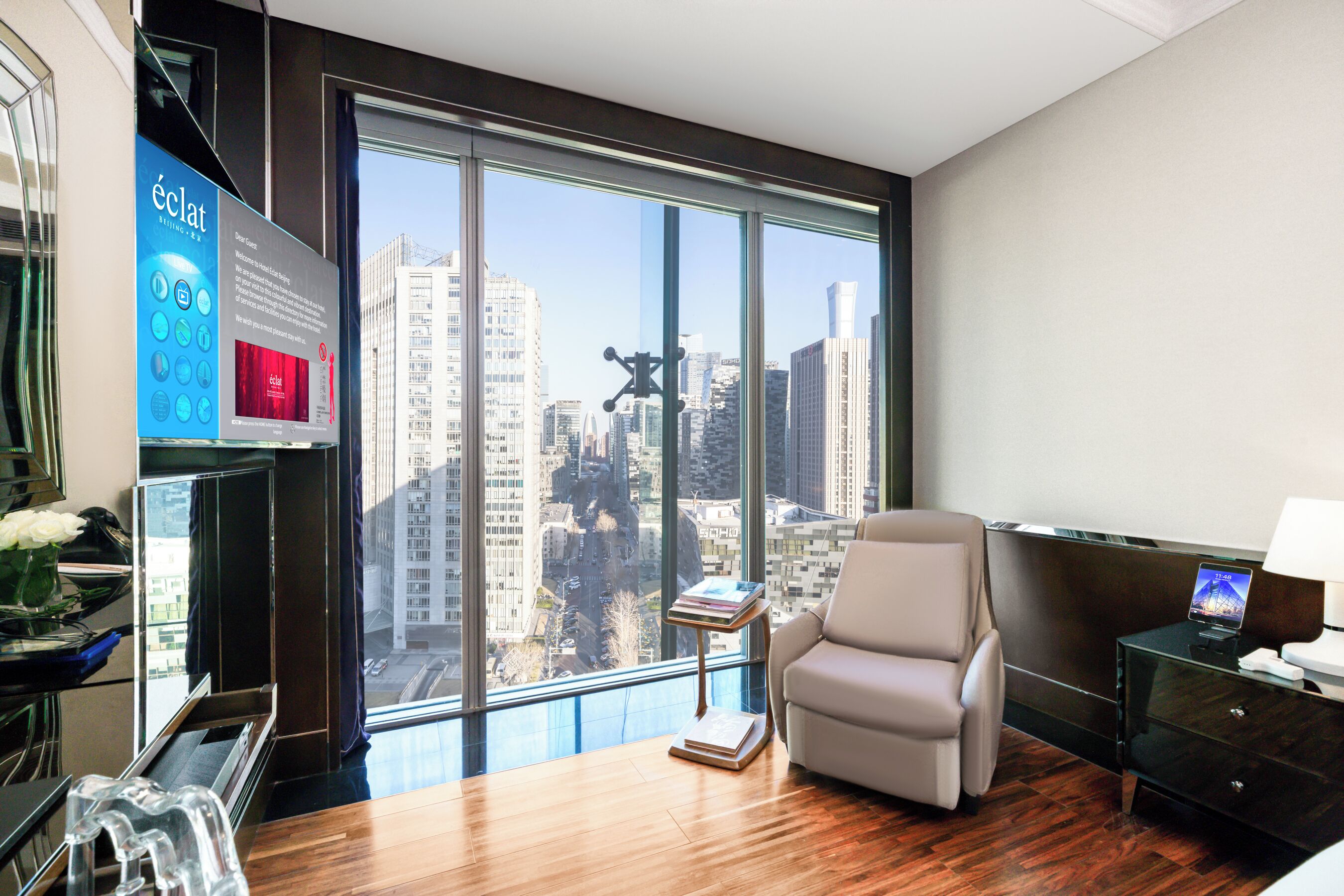 deluxe room, 1 king bed | 1 bedroom, minibar, in-room safe, desk