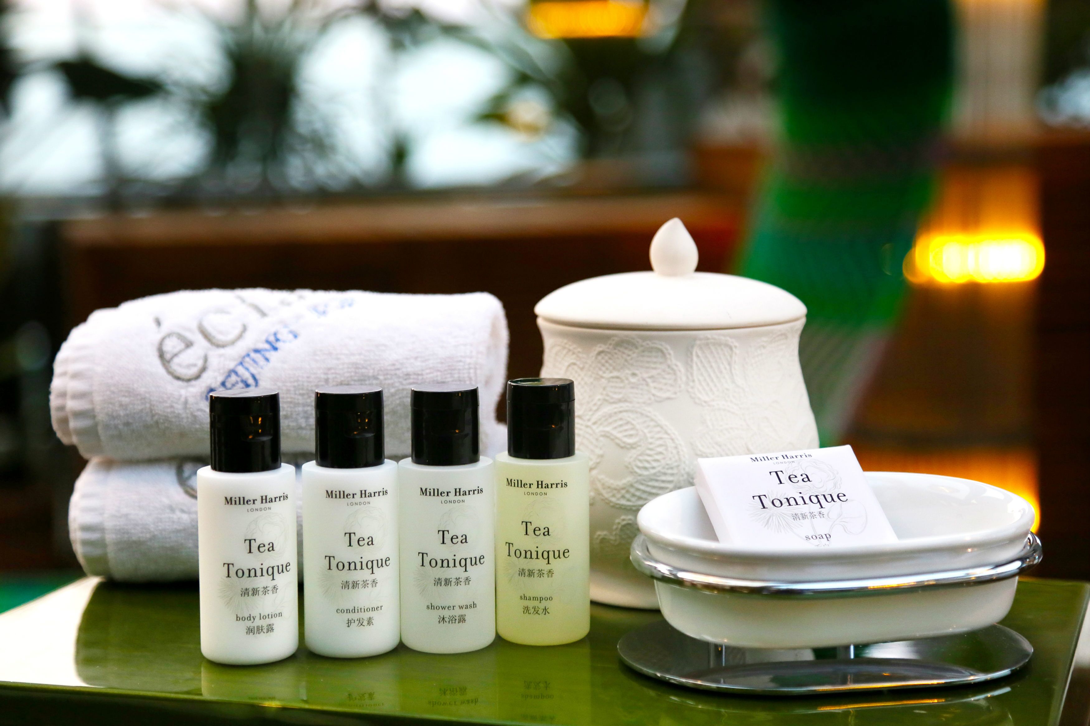 separate bathtub and shower, jetted bath, rainfall showerhead