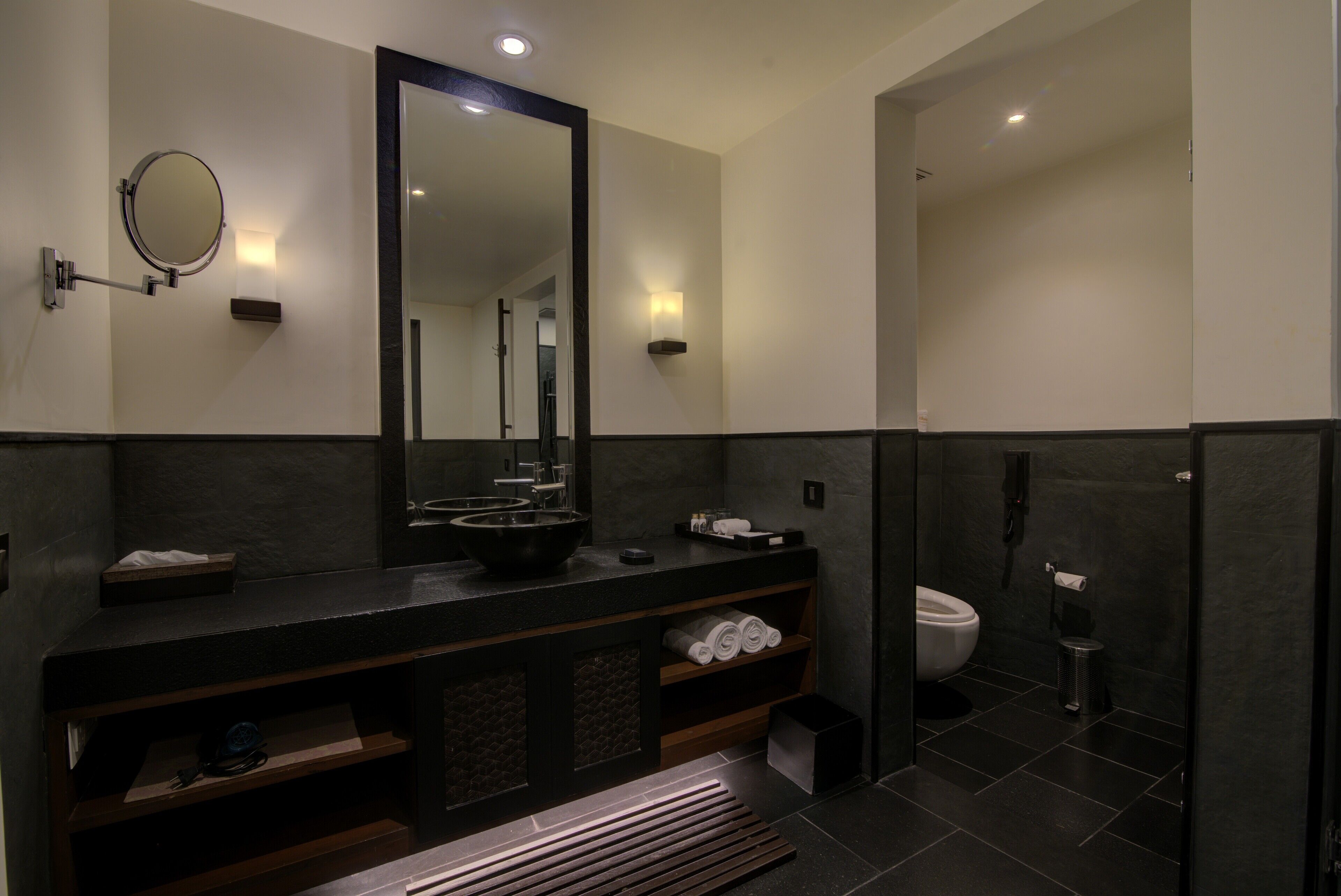 deep-soaking bathtub, free toiletries, hair dryer, towels