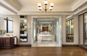 Premium bedding, Tempur-Pedic beds, minibar, in-room safe - Barceló Istanbul (Istanbul)