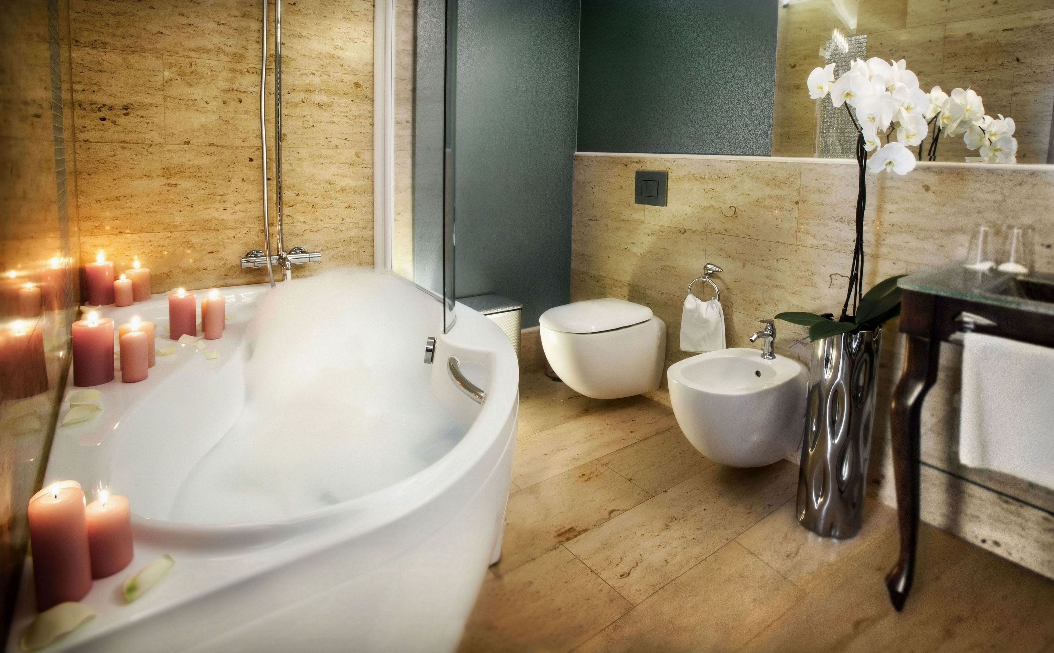 luxury apartment | deep-soaking bathtub