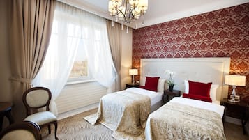 Habitación con 1 cama matrimonial o 2 individuales | Ropa de cama de alta calidad, edredón, camas con pillow-top y minibar