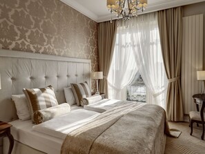 Hochwertige Bettwaren, Daunenbettdecken, Pillowtop-Betten, Minibar