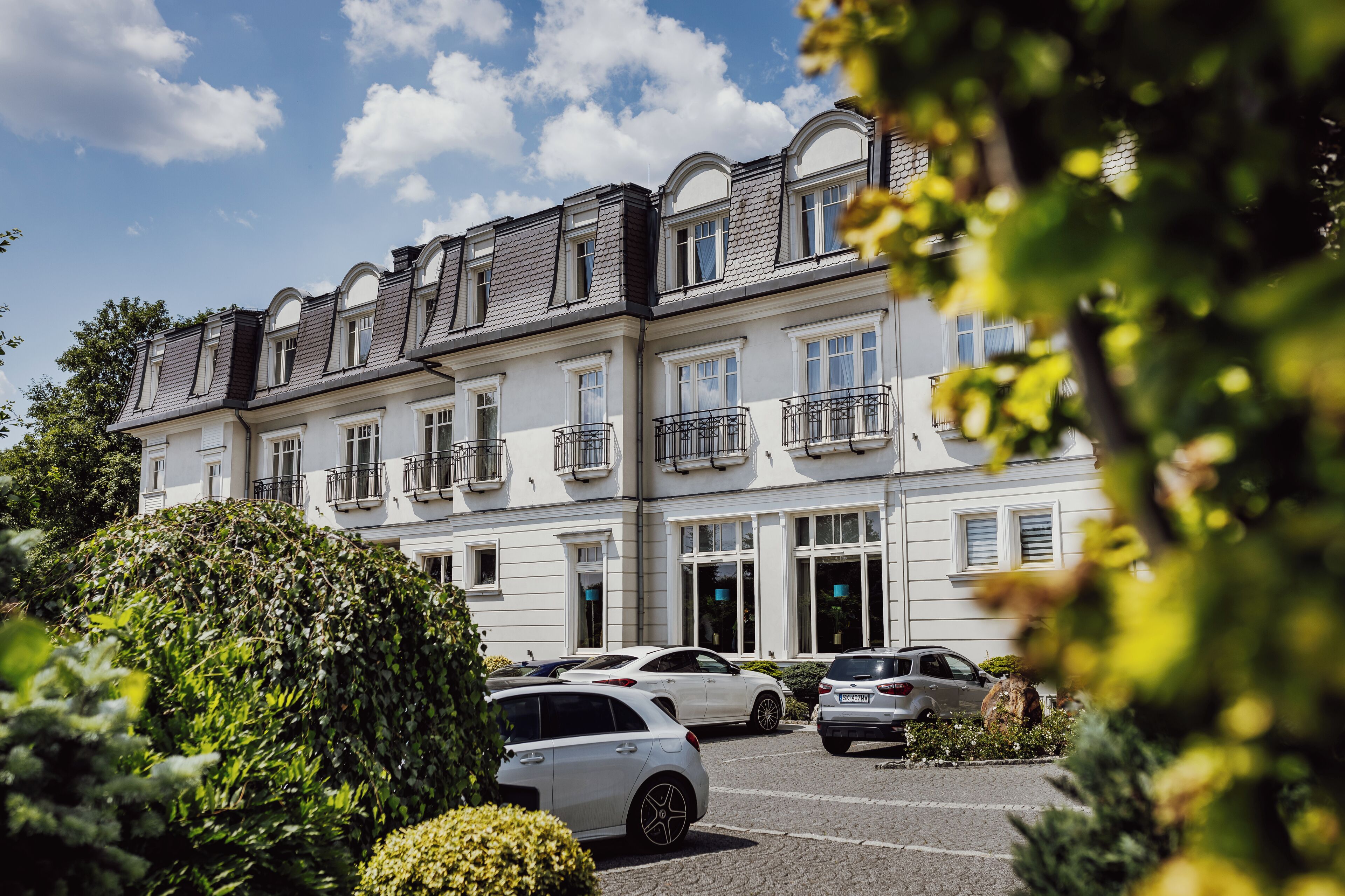 twin room, garden view | street view