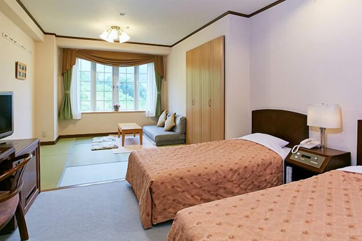 In-room safe, free WiFi, bed sheets
