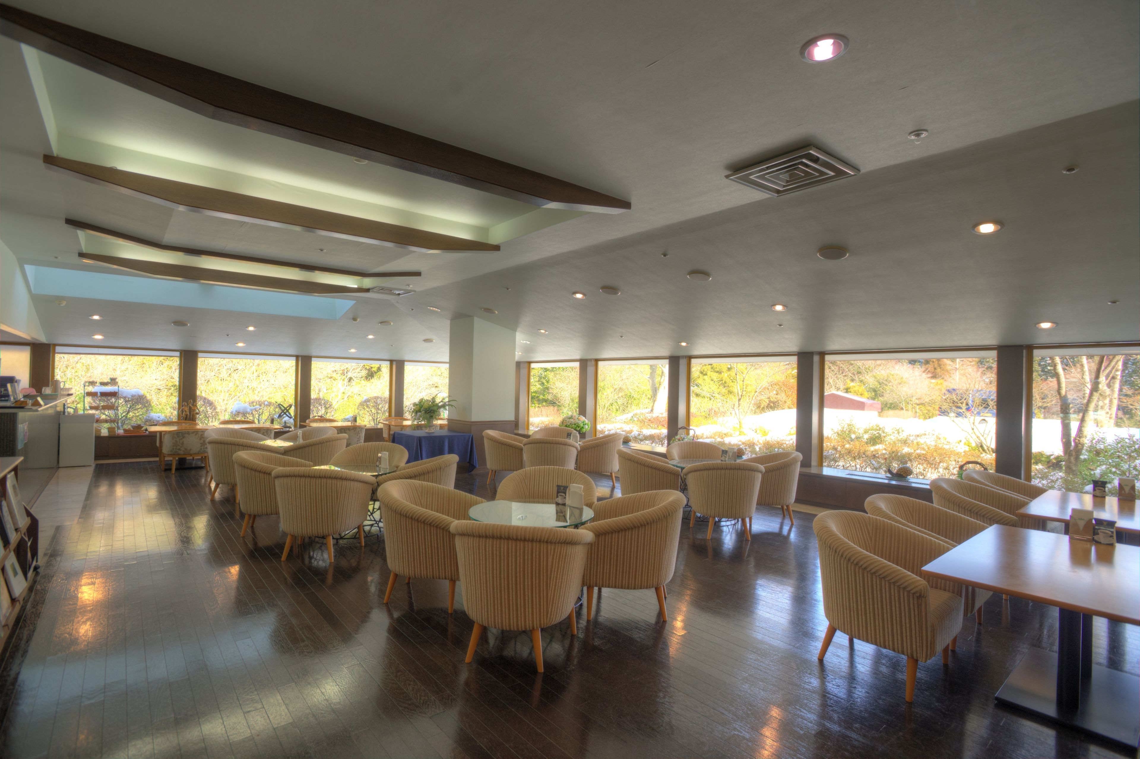 breakfast and dinner served