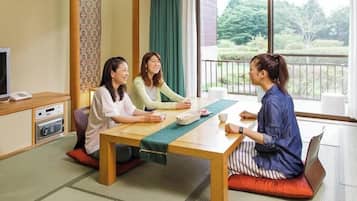【和室】禁煙リーズナブルルーム 36平米 | セーフティボックス (室内)、遮光カーテン、WiFi (無料)、ベッドシーツ