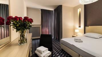 Premium bedding, in-room safe, desk, laptop workspace