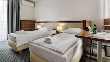 Classic Apartment, Balcony | Premium bedding, in-room safe, desk, laptop workspace