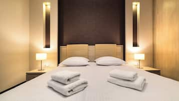 Deluxe Studio Suite, 1 Bedroom | Premium bedding, in-room safe, desk, laptop workspace