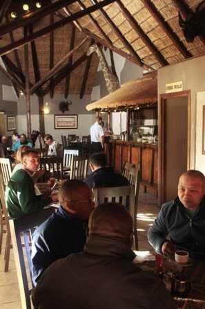 Dining - Bains Lodge (Bloemfontein)