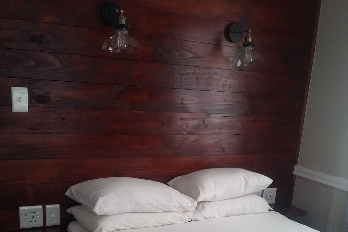 Desk, bed sheets