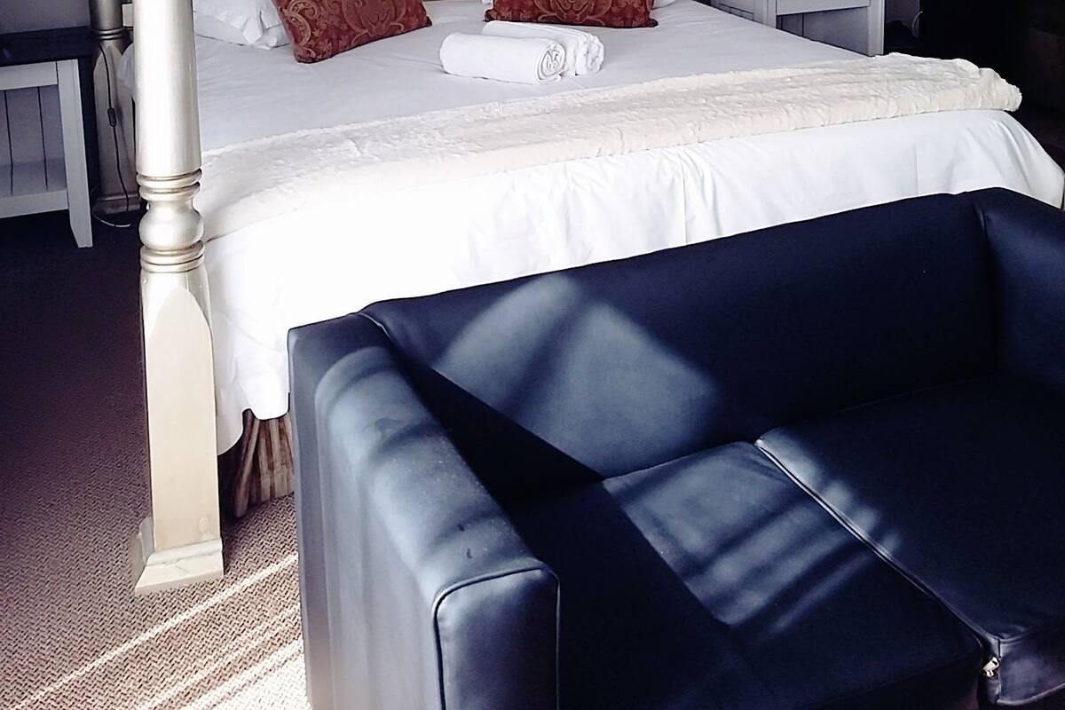 Honeymoon Suite
