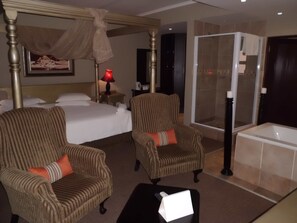 Desk, bed sheets - Bains Lodge (Bloemfontein)