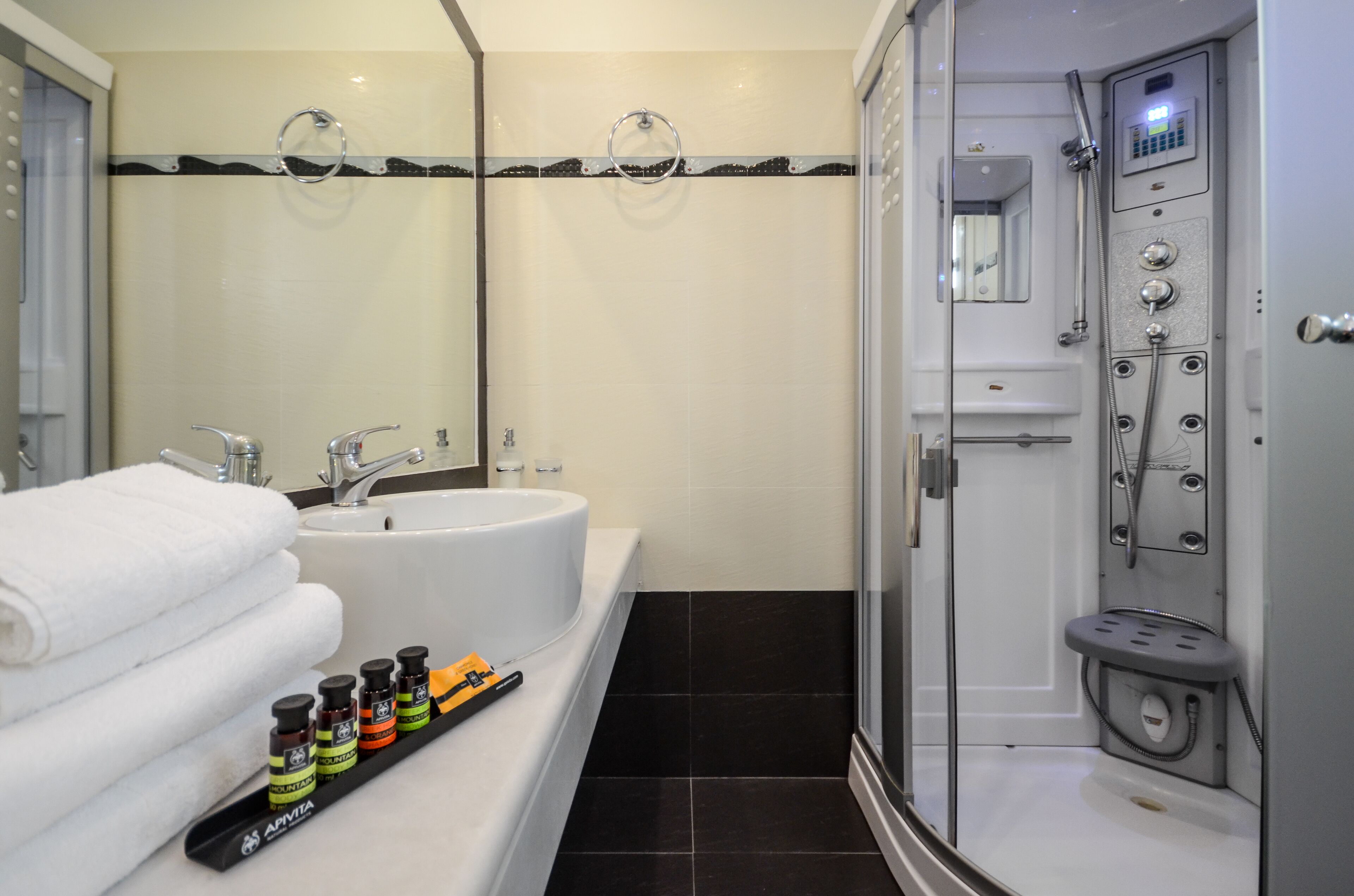 honeymoon studio suite | hypo-allergenic bedding, pillow-top beds, minibar, in-room safe