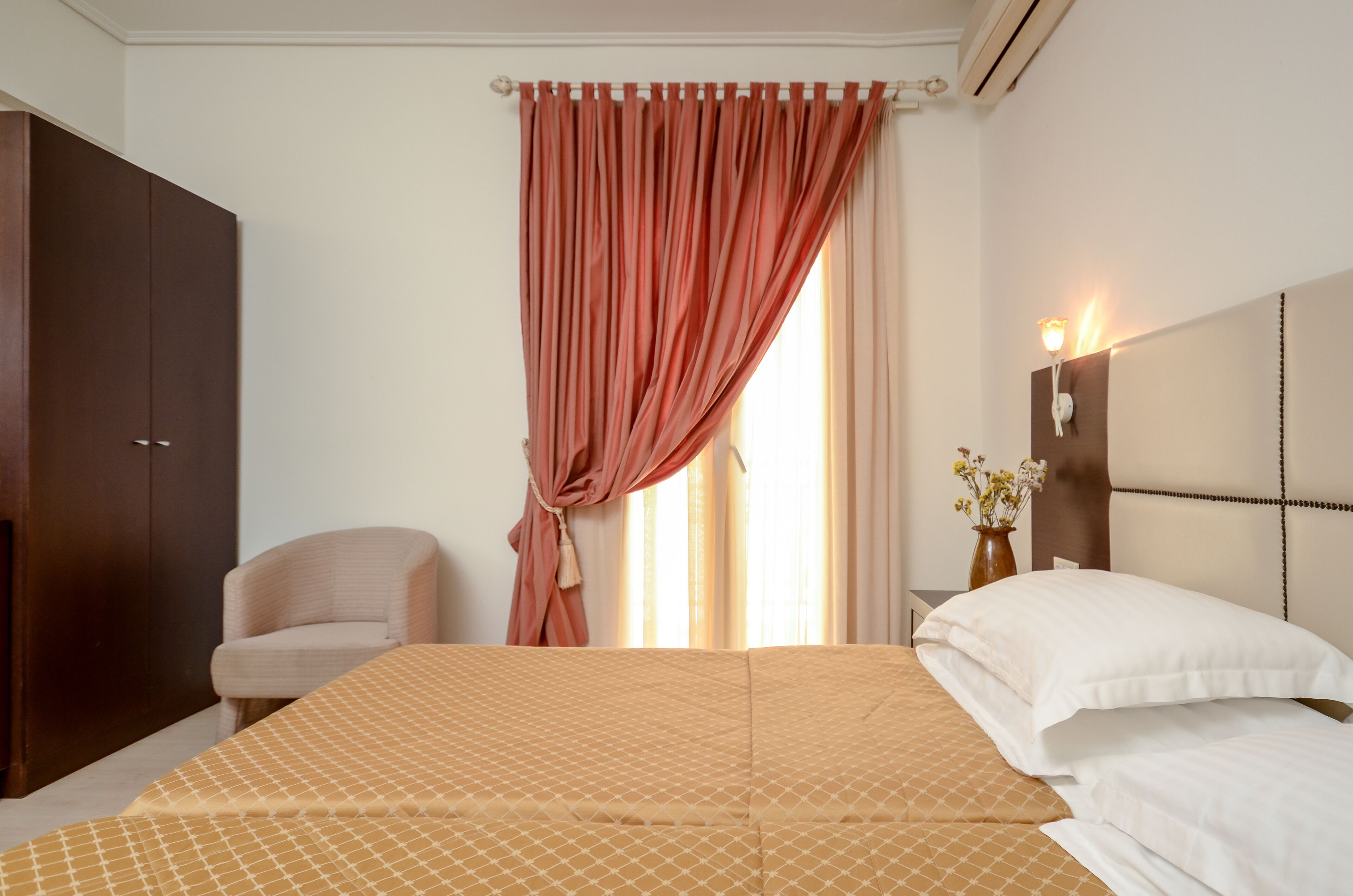 economy double room | hypo-allergenic bedding, pillow-top beds, minibar, in-room safe