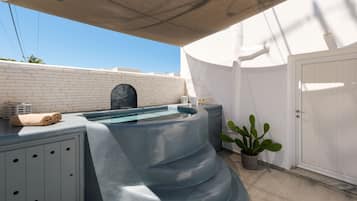 Harmony Suite | Premium bedding, pillow-top beds, minibar, in-room safe