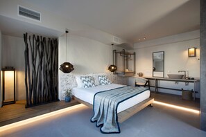 Suíte estúdio sênior | Roupas de cama premium, camas com colchões pillow-top, frigobar