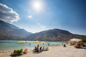 Playa en los alrededores, buceo y paseos en velero 