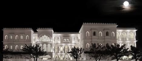 Façade de l’hébergement - soirée/nuit