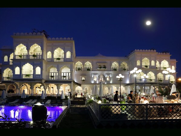 Fasade – kveld/natt