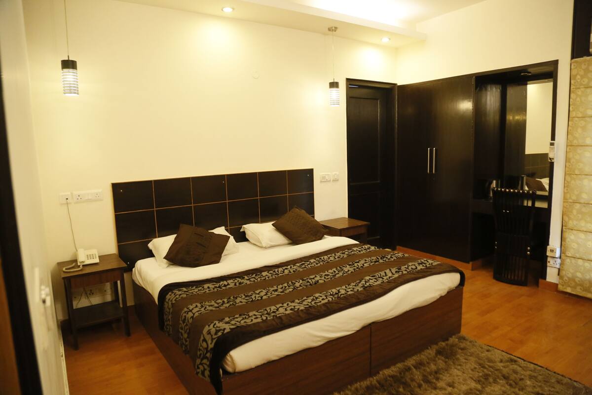 Standard Double Room, 1 Double or 2 Twin Beds | Down comforters, individually decorated, individually furnished, desk