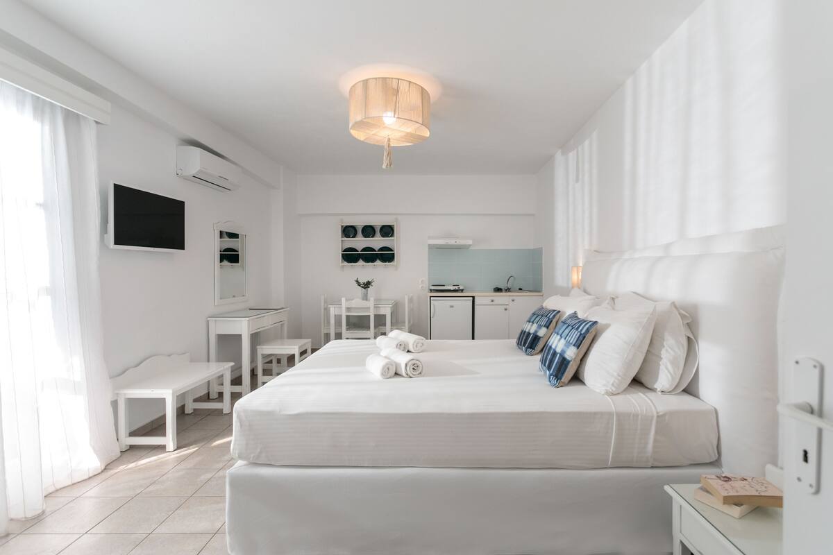 Basement triple studio | Premium bedding, in-room safe, blackout drapes