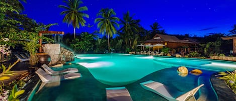 Outdoor pool, pool umbrellas, sun loungers