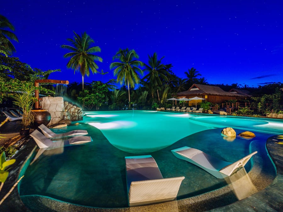 Außenpool, Sonnenschirme, Liegestühle