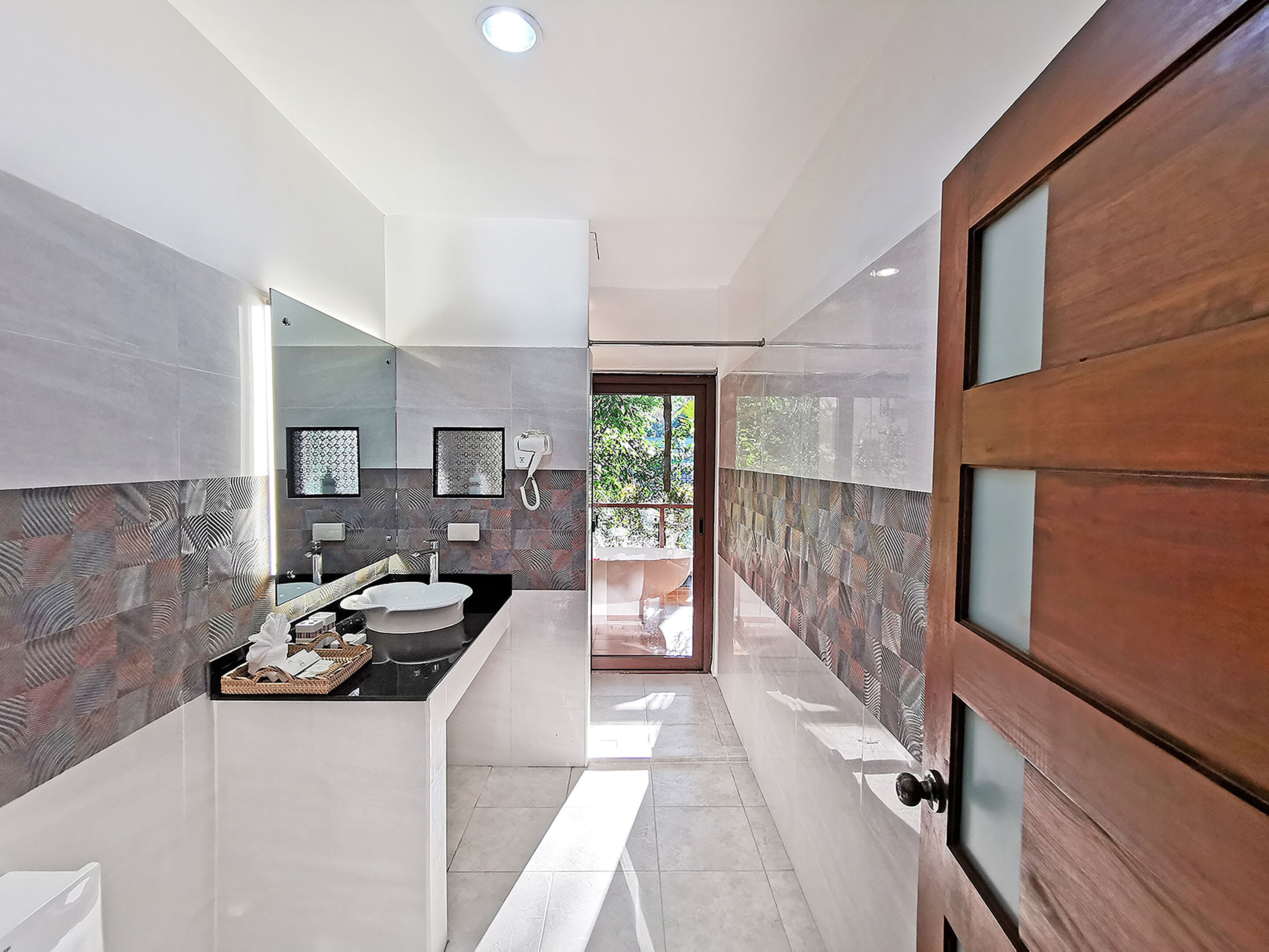 premier room, bathtub, river view | bathroom | free toiletries, hair dryer, slippers, bidet