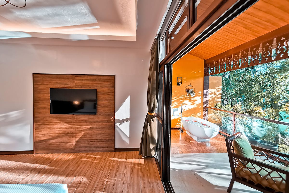 premier room, bathtub, river view | 1 bedroom, premium bedding, down duvets, select comfort beds
