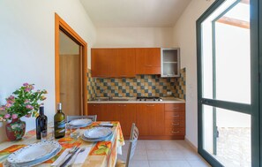 Full-size fridge, microwave, stovetop, electric kettle - Lilybeo Village - Camping & Residence (Marsala)