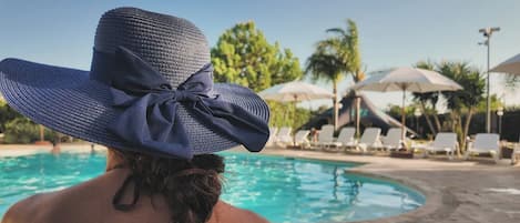 Outdoor pool, pool umbrellas, sun loungers