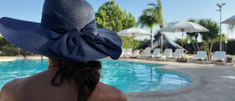 Outdoor pool, pool umbrellas, sun loungers