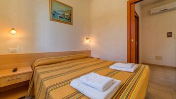 2 bedrooms, premium bedding, down duvets, memory-foam beds