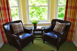 高级双人房 | 办公桌、熨斗/熨衣板、免费 WiFi、床单