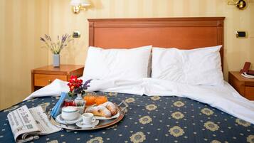 Doppia uso singolo | Biancheria da letto di alta qualità, una scrivania, tende oscuranti