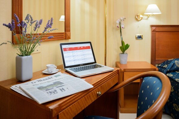 Triple Room | Premium bedding, desk, blackout drapes, soundproofing - Hotel Hermitage (Polla)