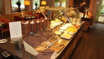 Free daily buffet breakfast