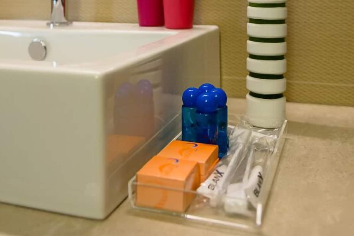 double room (con balcone) | bathroom | shower, free toiletries, hair dryer, slippers