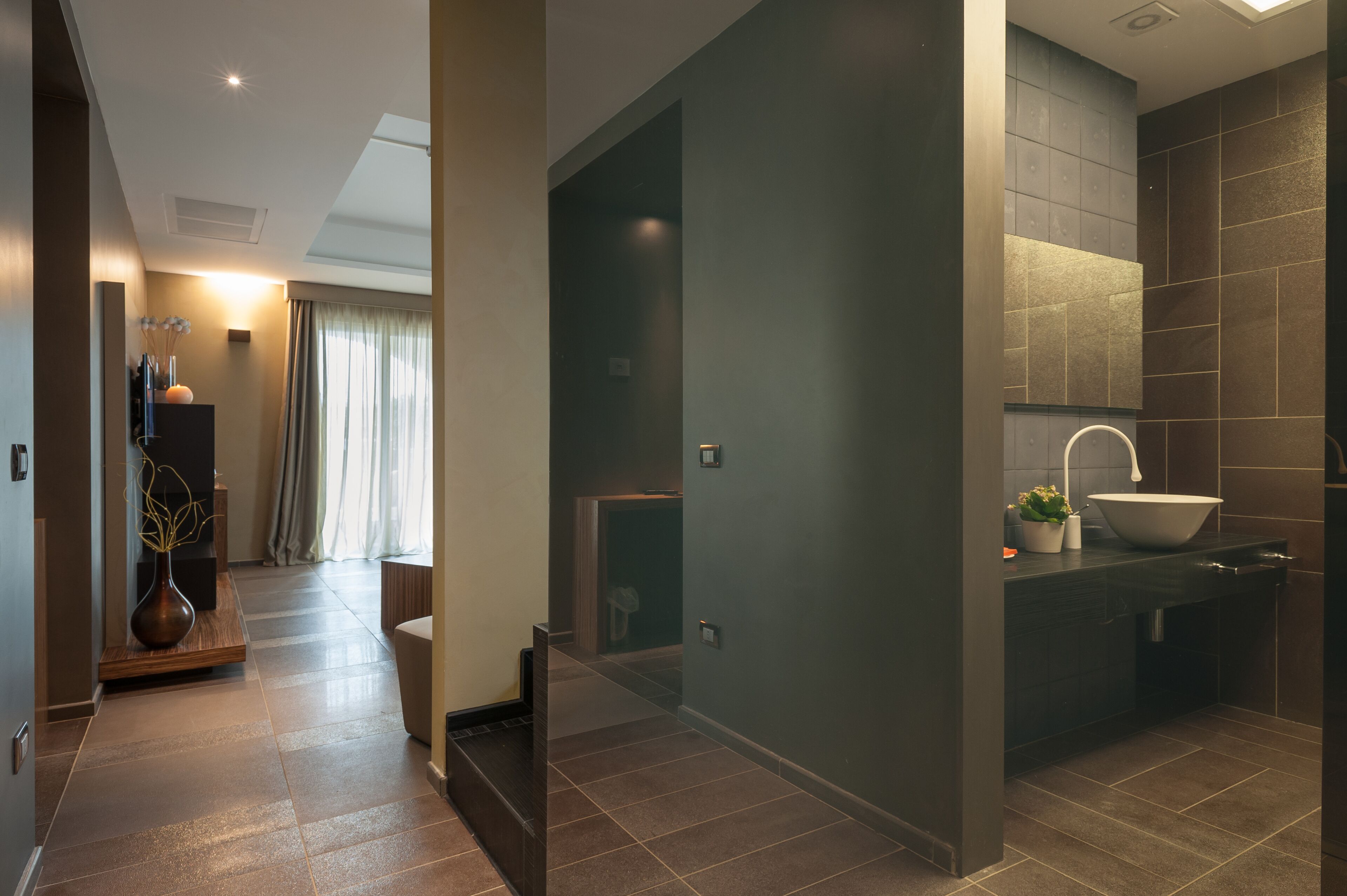 studio suite (living, camera, terrazza, piano terra) | bathroom | shower, free toiletries, hair dryer, slippers