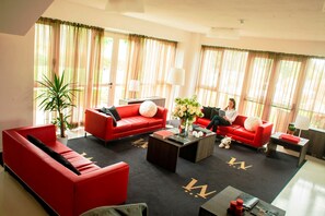 Lobby lounge