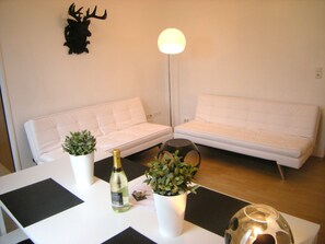 Basic Apartment, Kitchen | In-room dining