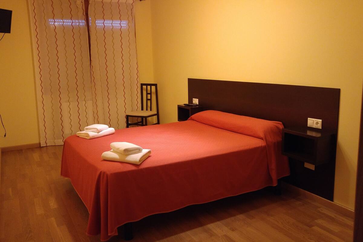1 bedroom, Egyptian cotton sheets, premium bedding, memory-foam beds