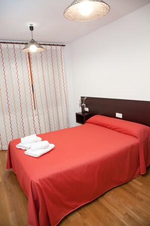 1 bedroom, Egyptian cotton sheets, premium bedding, memory-foam beds