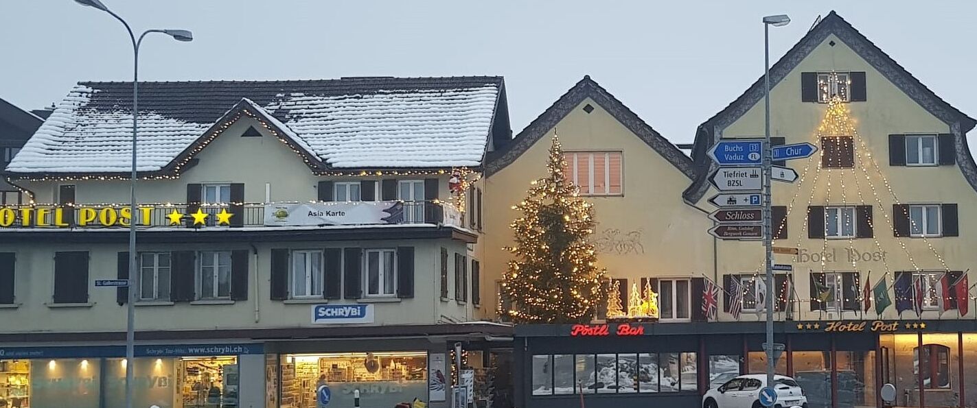 Vista frontal de la propiedad