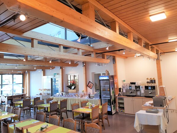 包含每日自助早餐