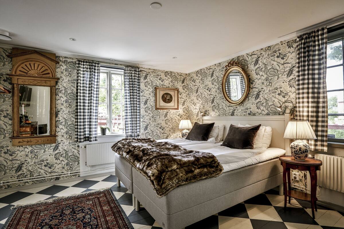 deluxe double room (with a walk, 2x90) | 1 bedroom, in-room safe, individually decorated, individually furnished