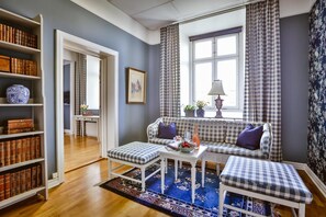 Standard Suite (with a walk), 140 cm bed | Living area